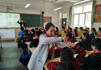 郑州市佛岗小学举行“让红领巾尽情飘扬”主题队会活动 庆祝中国少年先锋队建队68周年