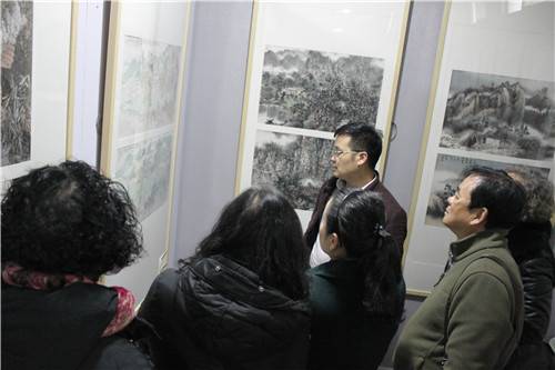 当代中国画名家迎春小品邀请展在郑州中原古玩城开幕